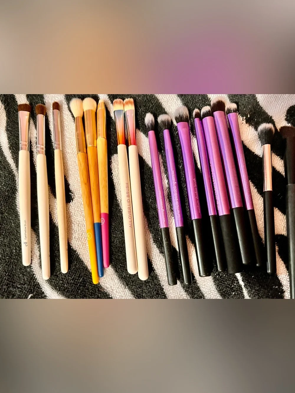 27 Mixed Makeup Brush Collection in Black, Pink, Purple & Cream